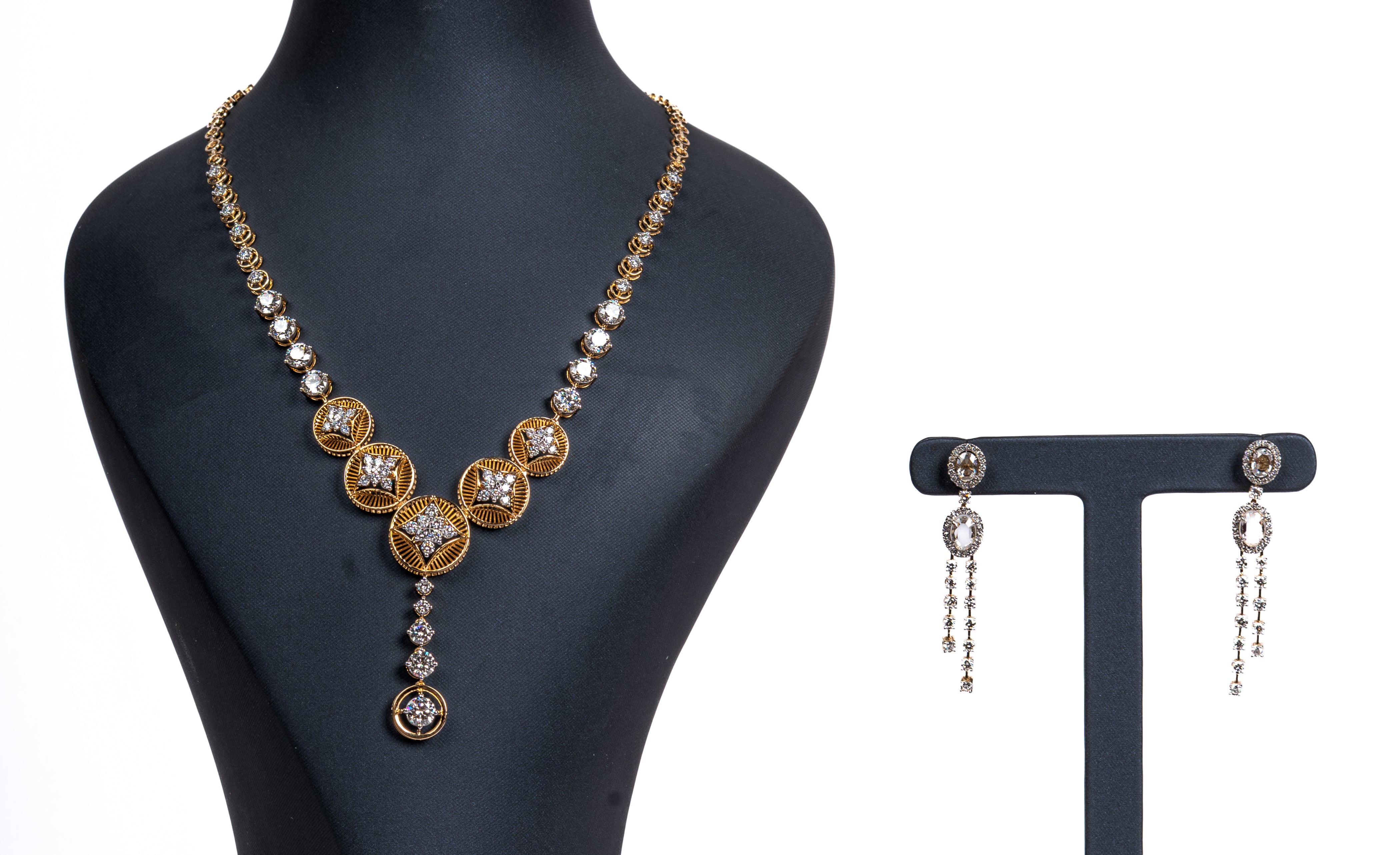 Elegant Crystal Necklace Set with Drop Earrings