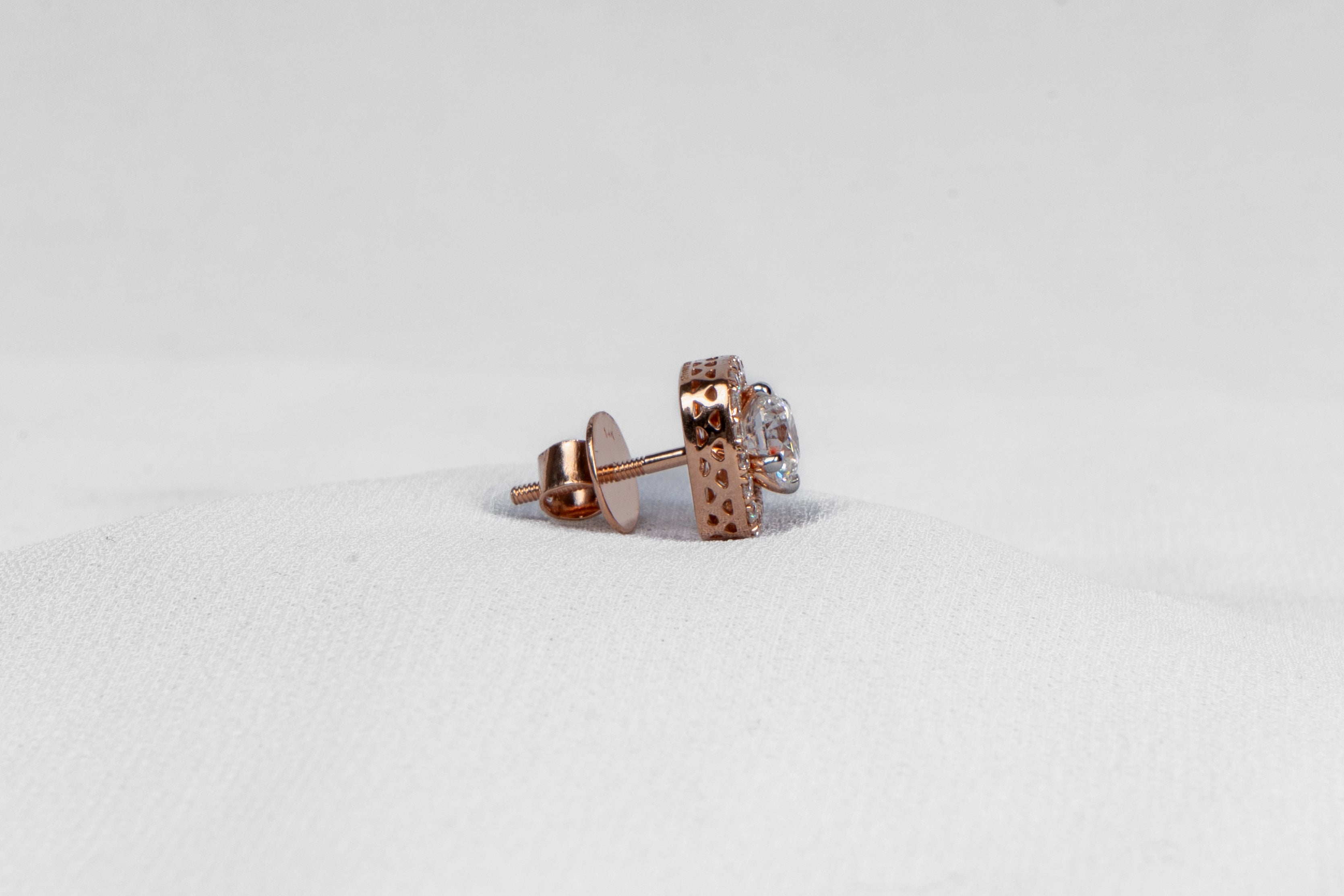 Cushion Halo Diamond Tops