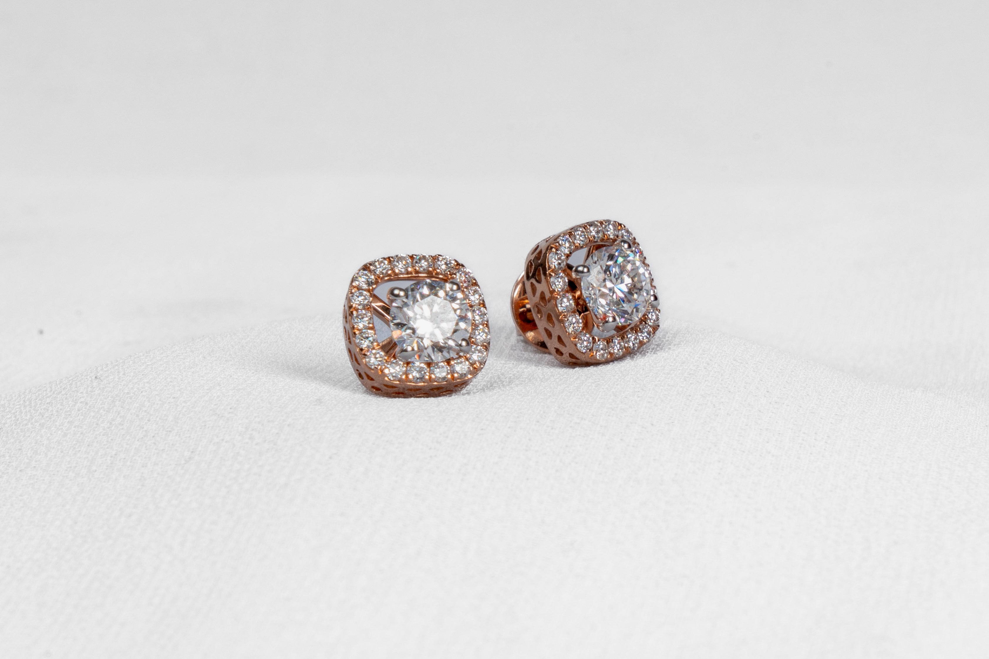 Cushion Halo Diamond Tops