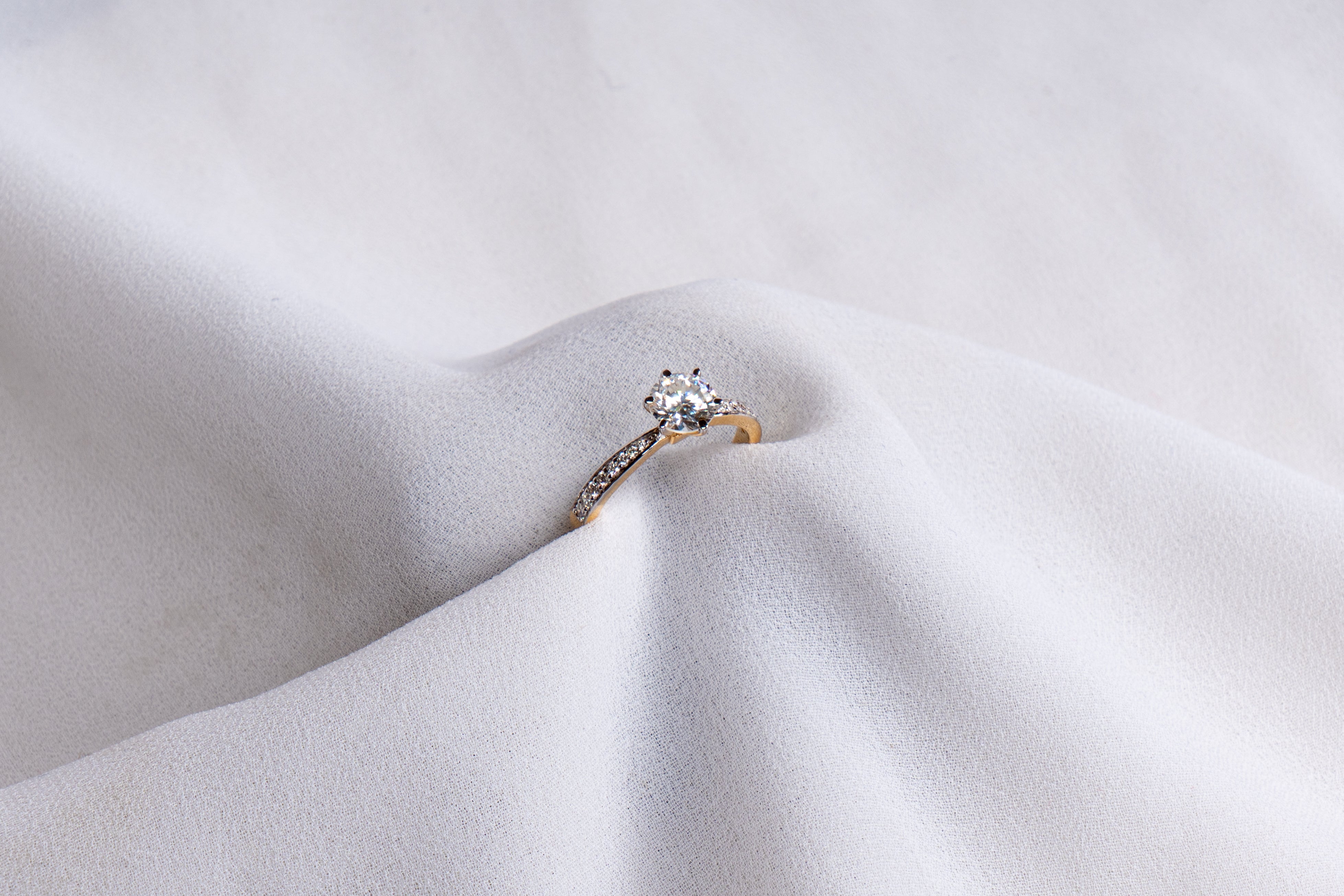 Round Cut Solitaire Ring