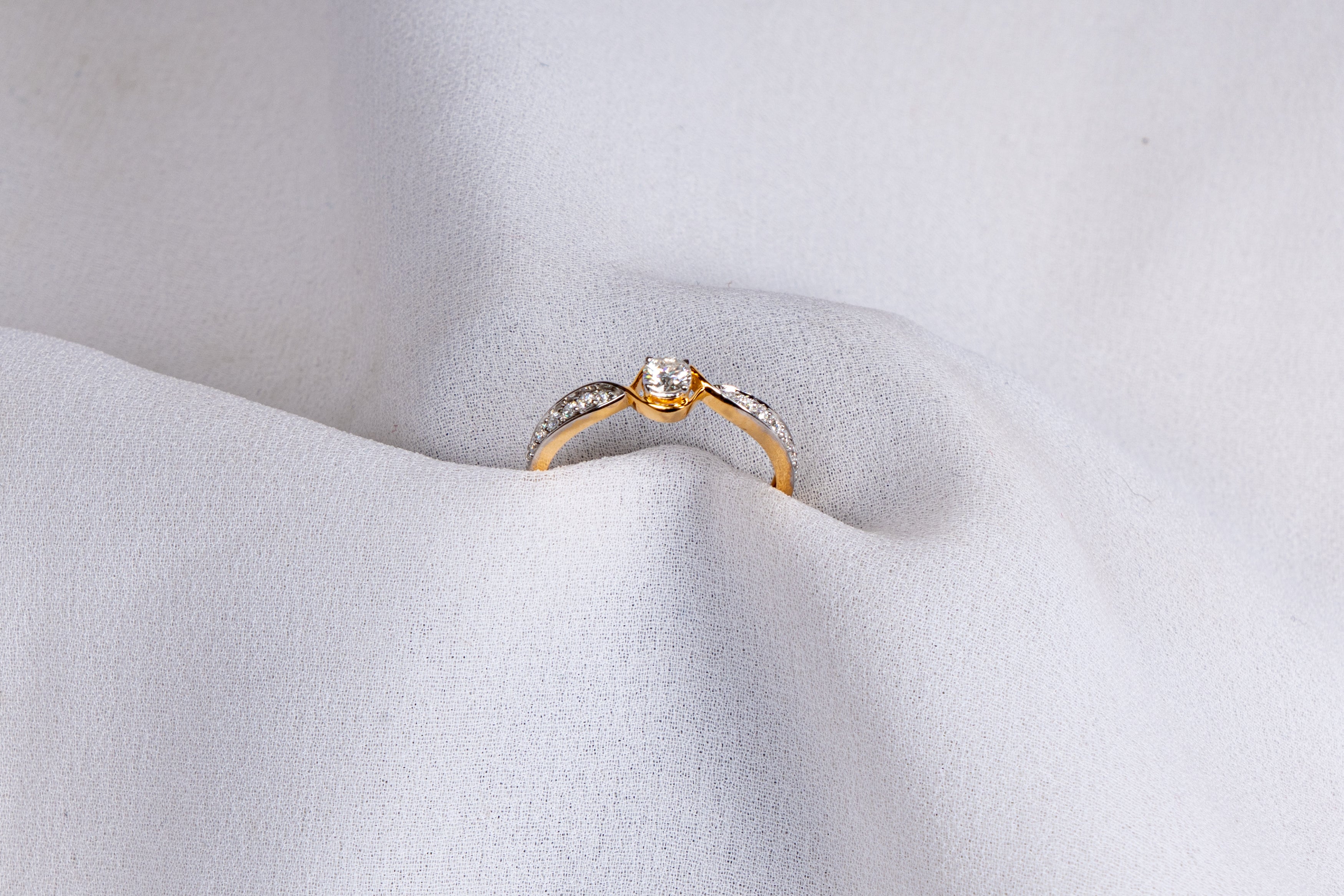 Minimal Diamond Ring
