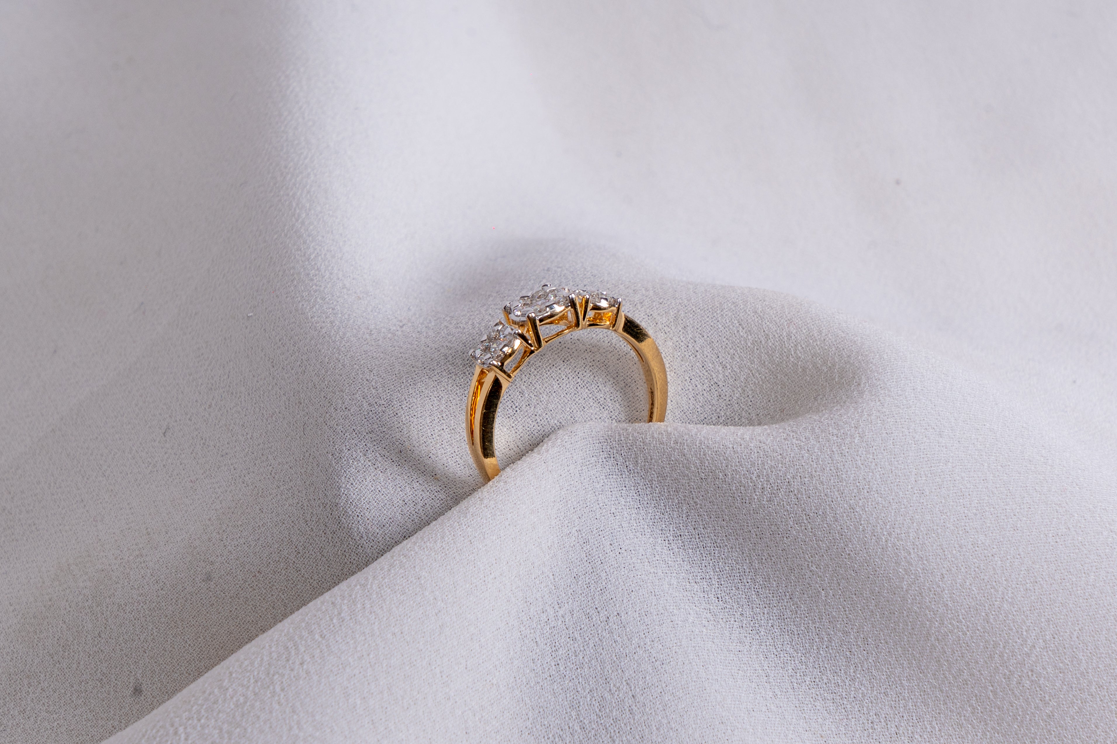 DIAMOND SOLITAIRE RING