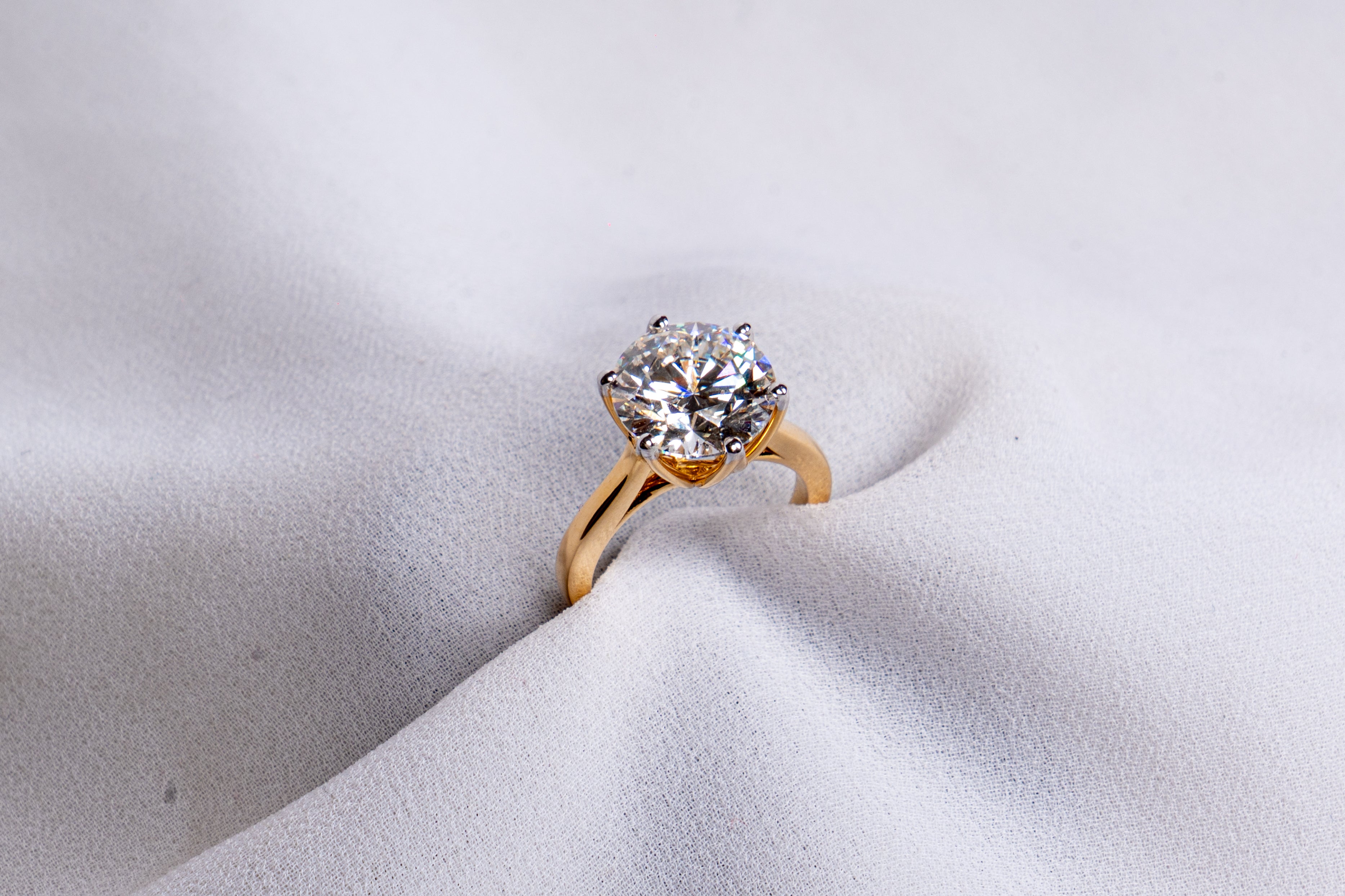 Elaris Crown Solitaire Ring