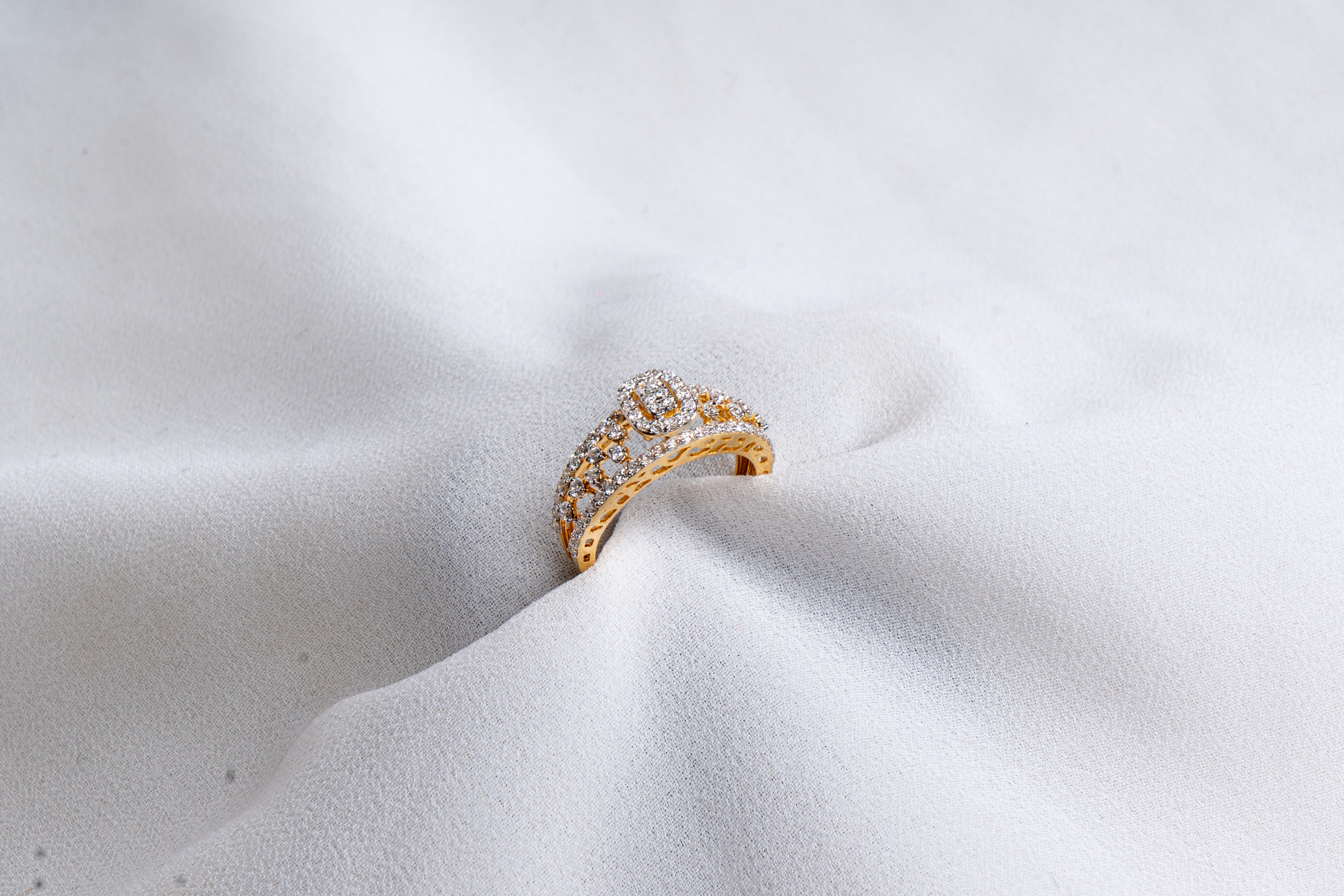 Elarisse Vintage Halo Ring