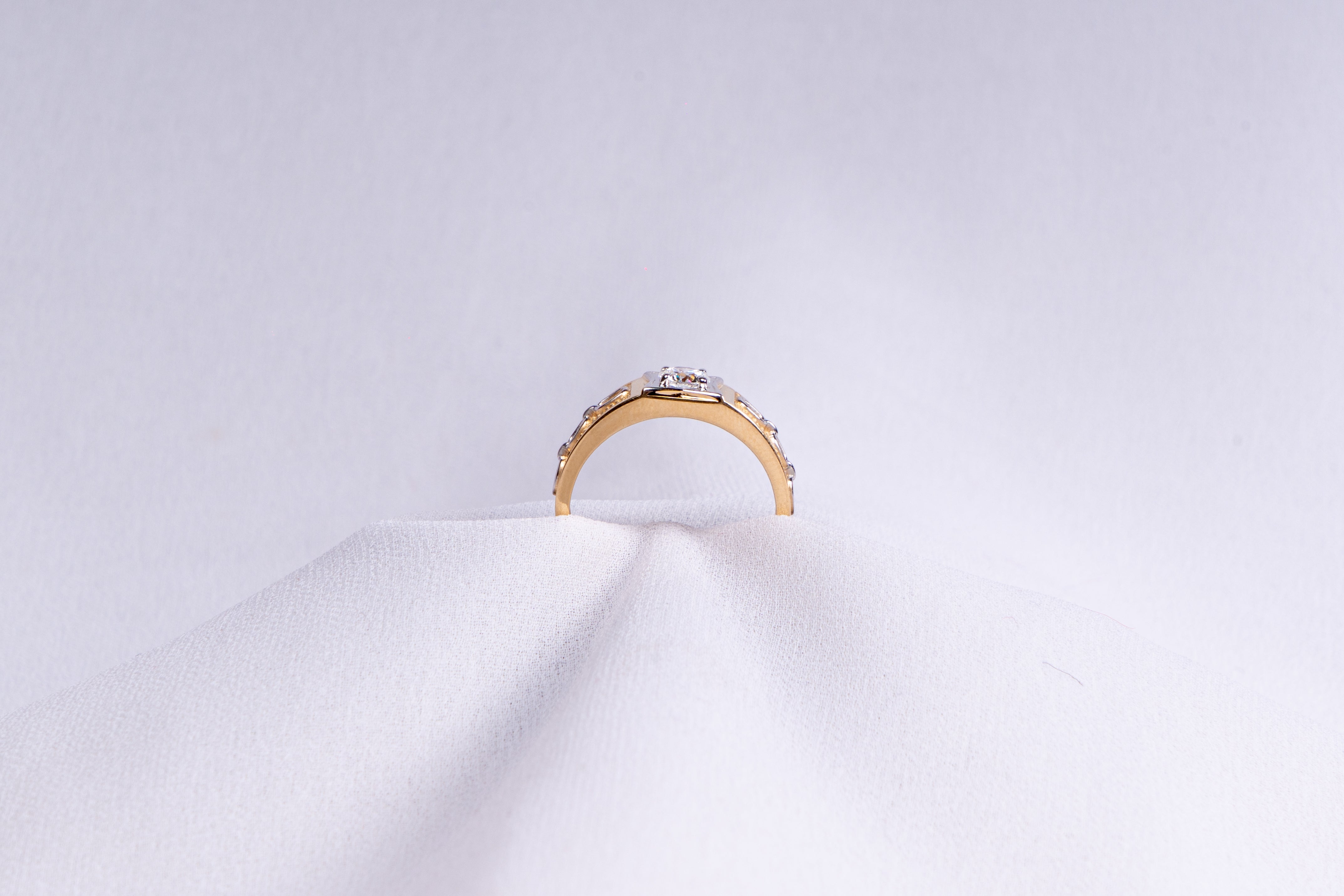 Sovereign Link Solitaire Ring