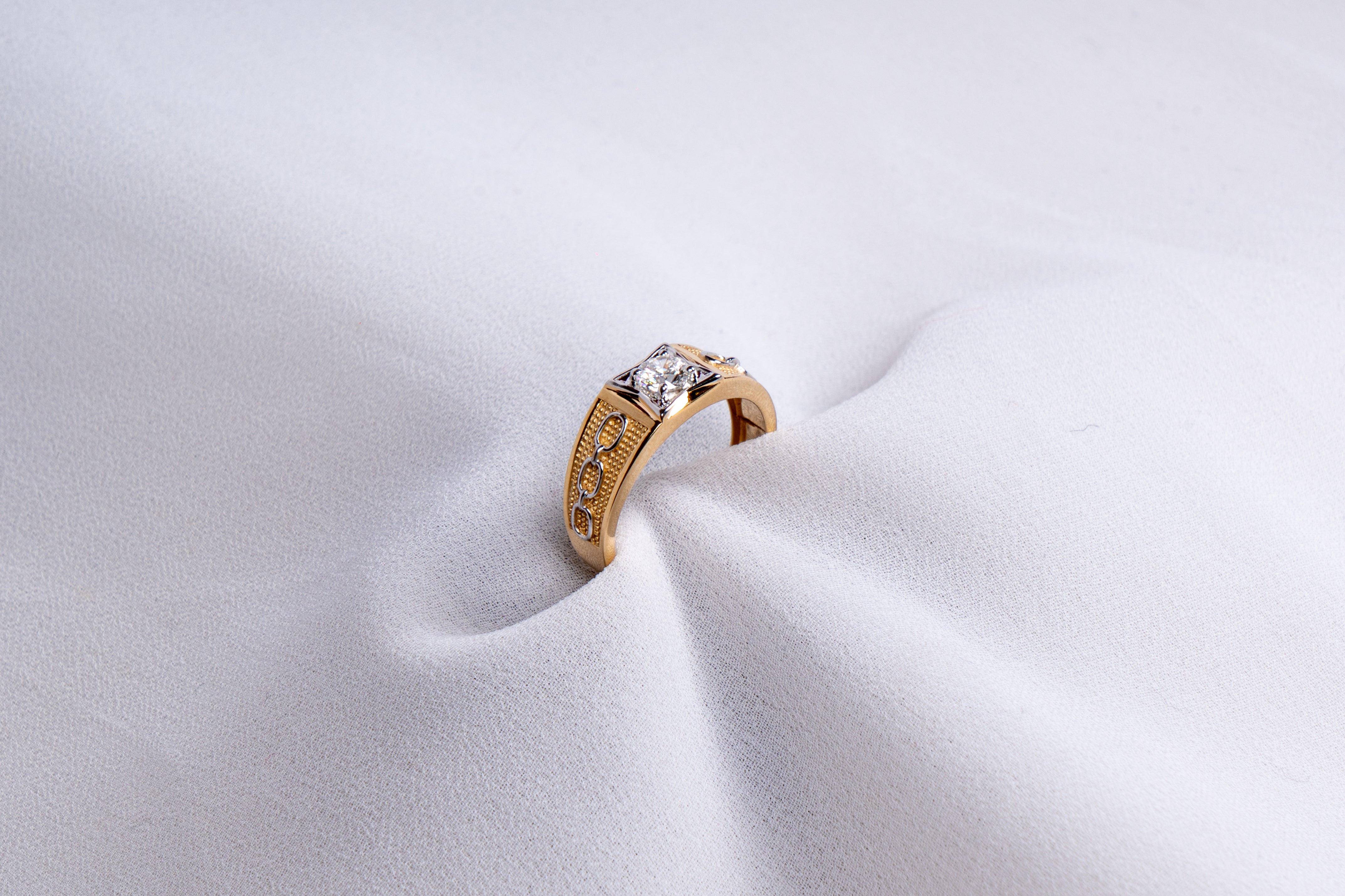 Sovereign Link Solitaire Ring