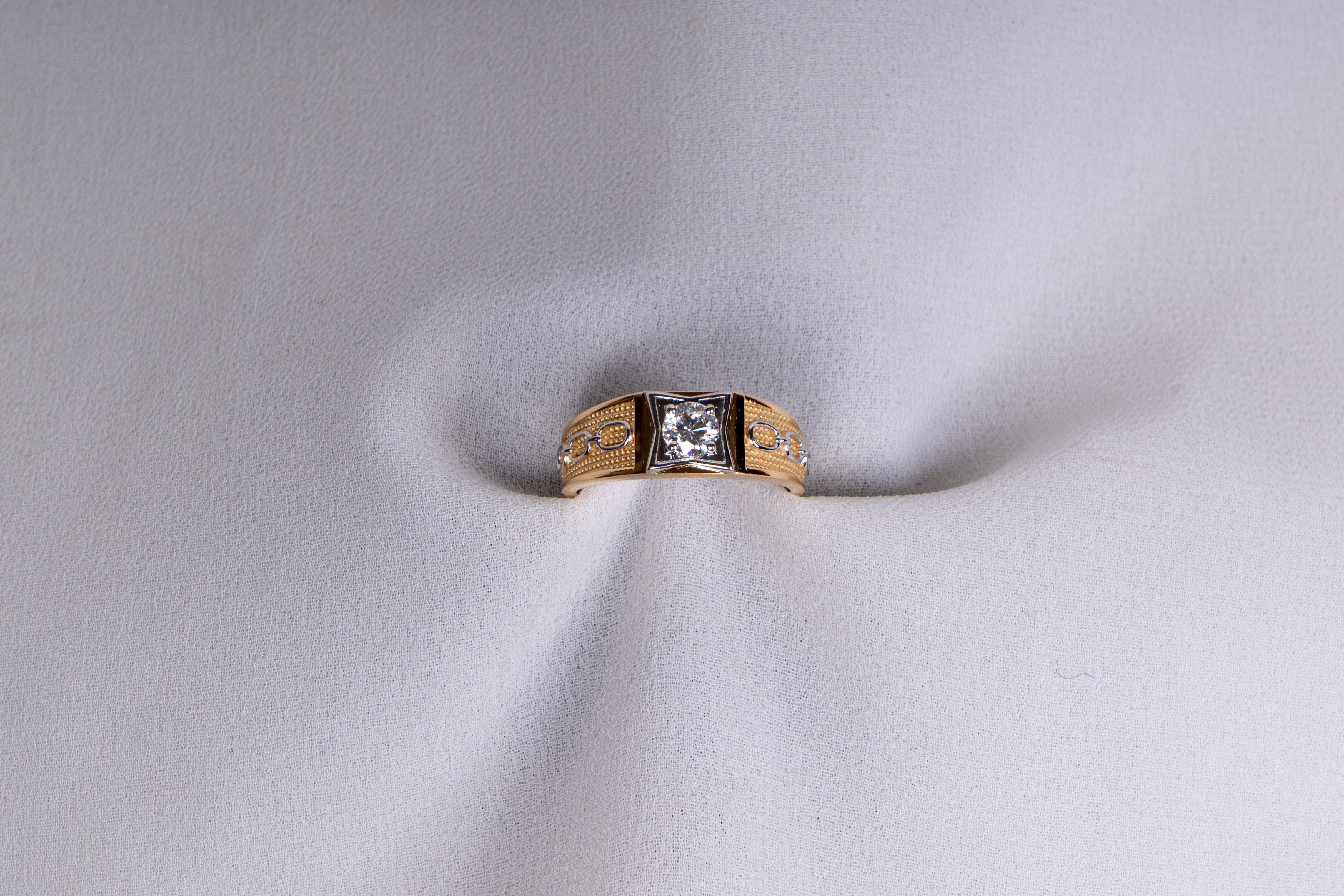 Sovereign Link Solitaire Ring