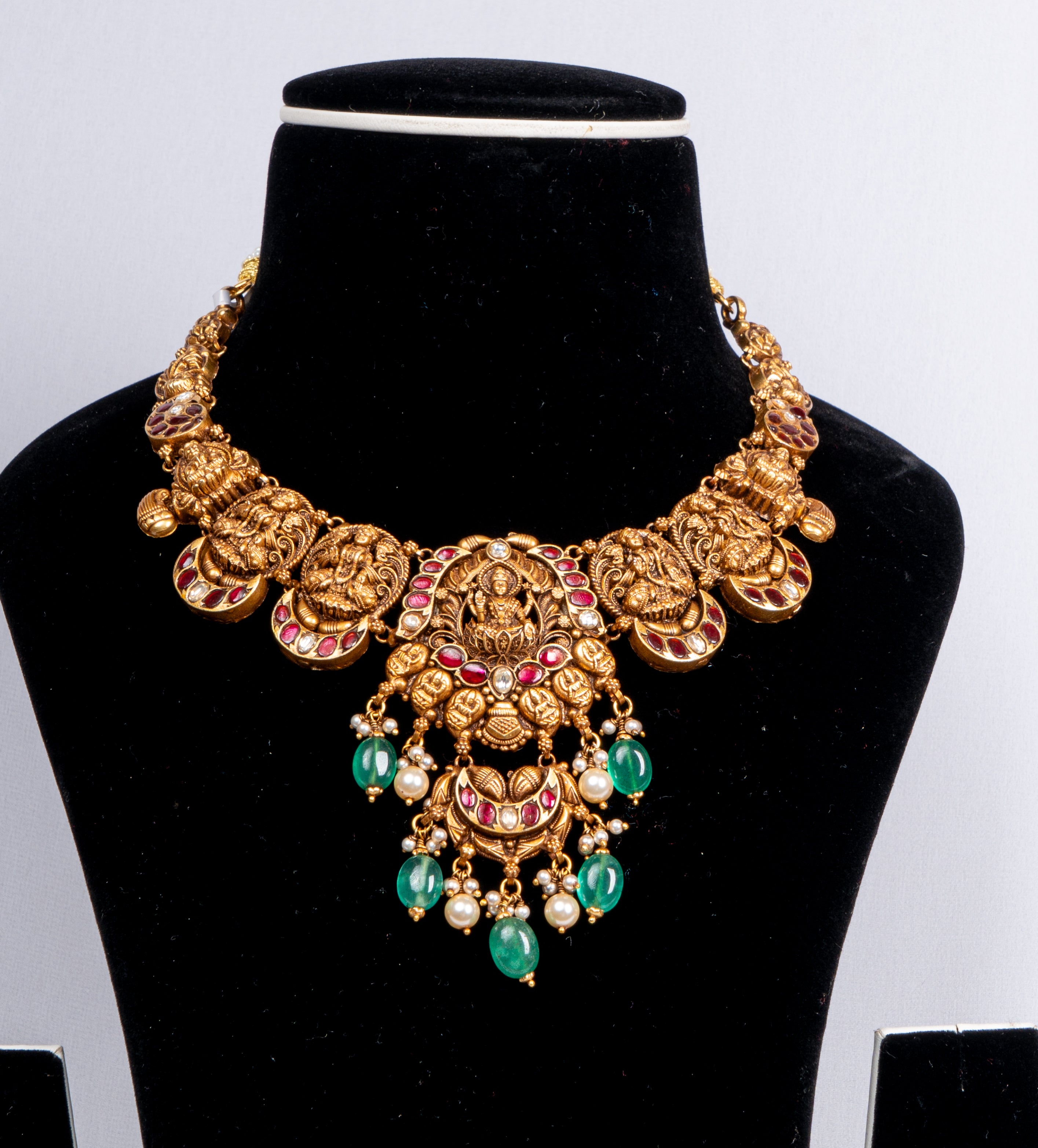 Aarunya Regal Heritage Choker