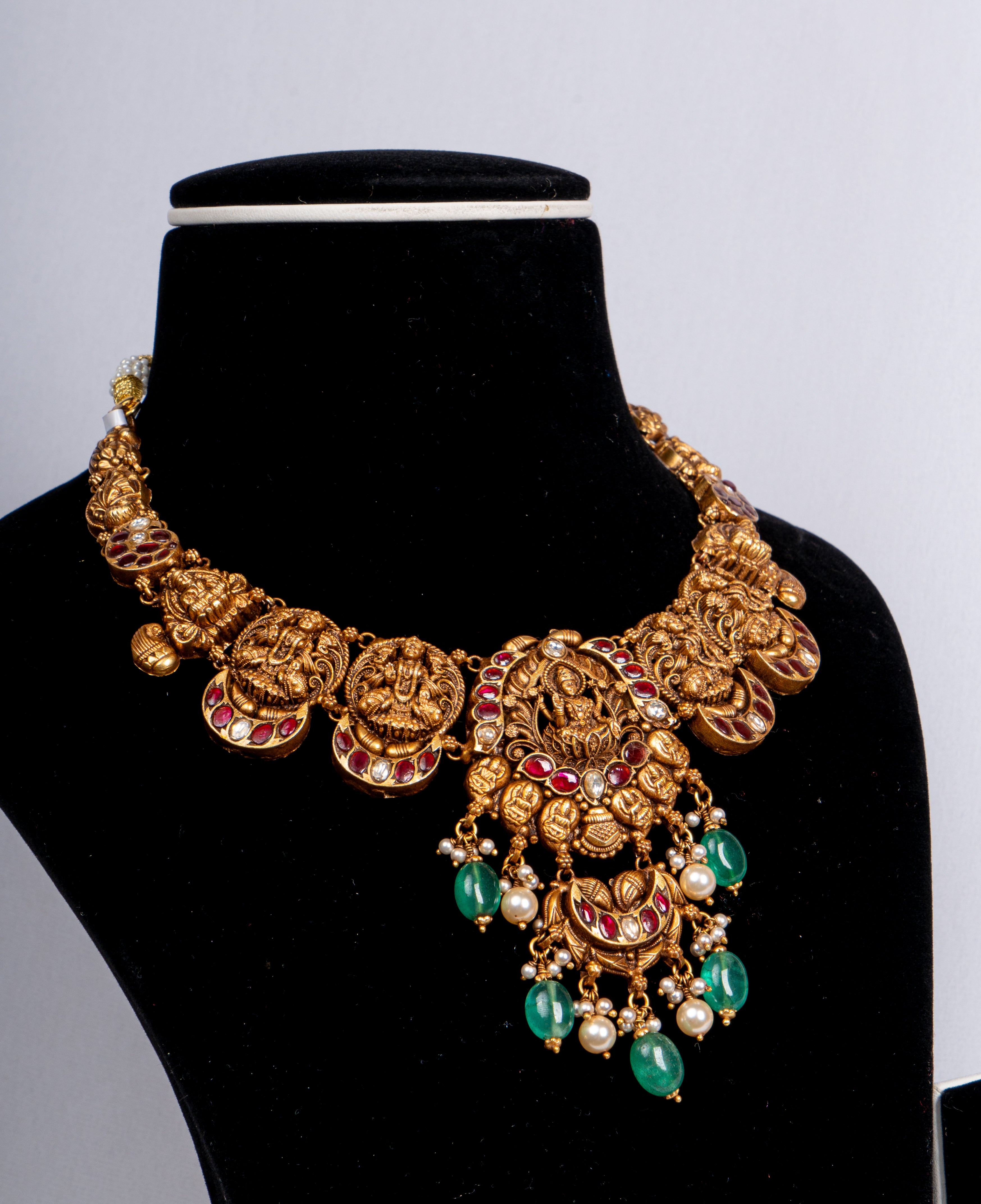 Aarunya Regal Heritage Choker