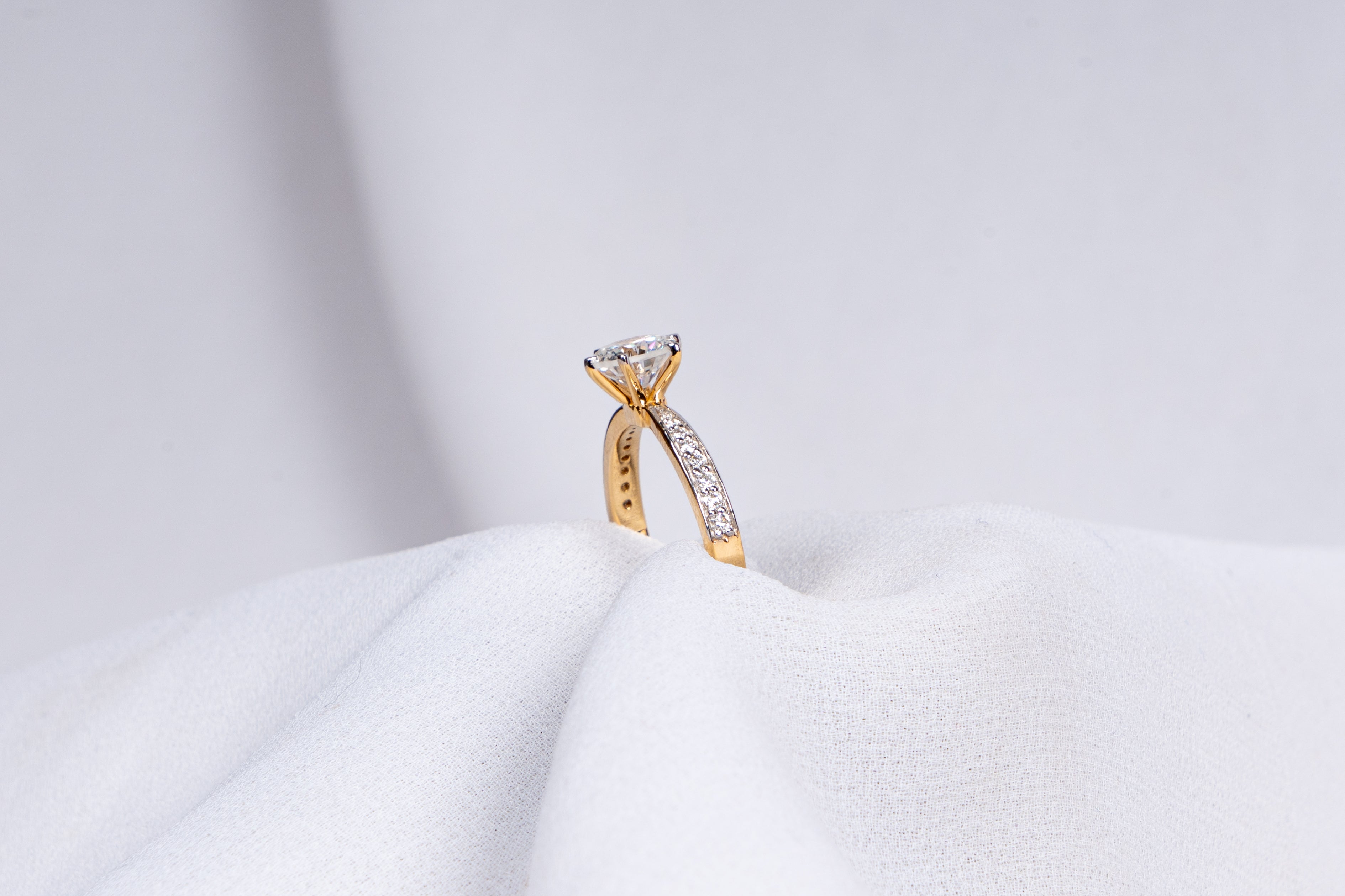 Round Cut Solitaire Ring