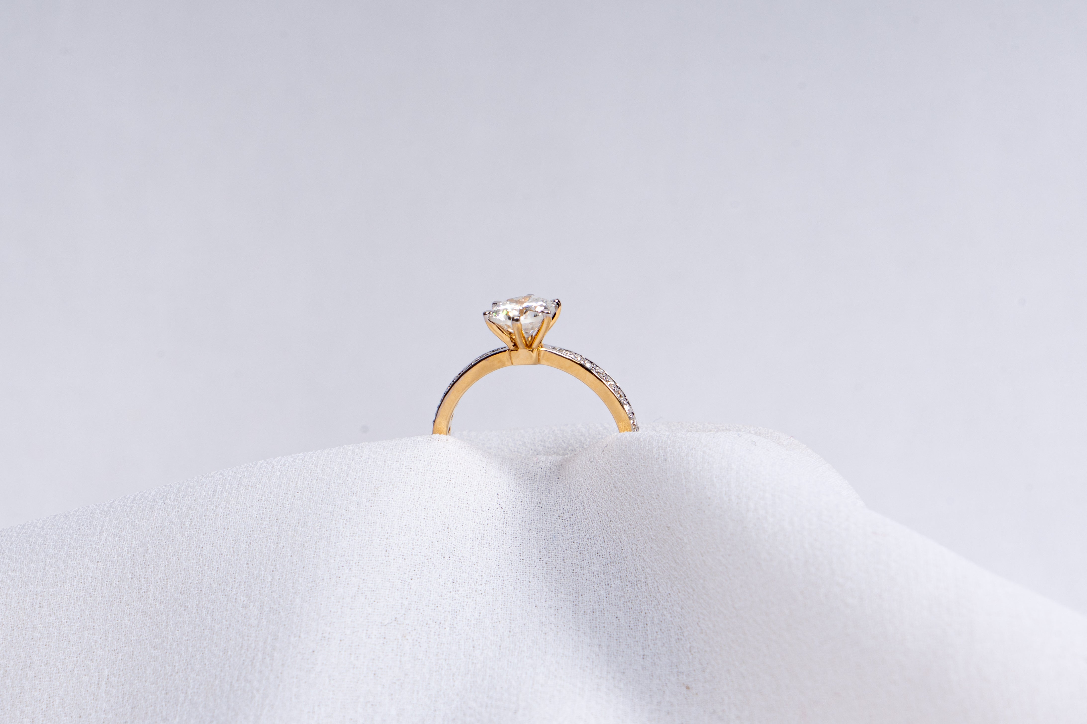 Round Cut Solitaire Ring