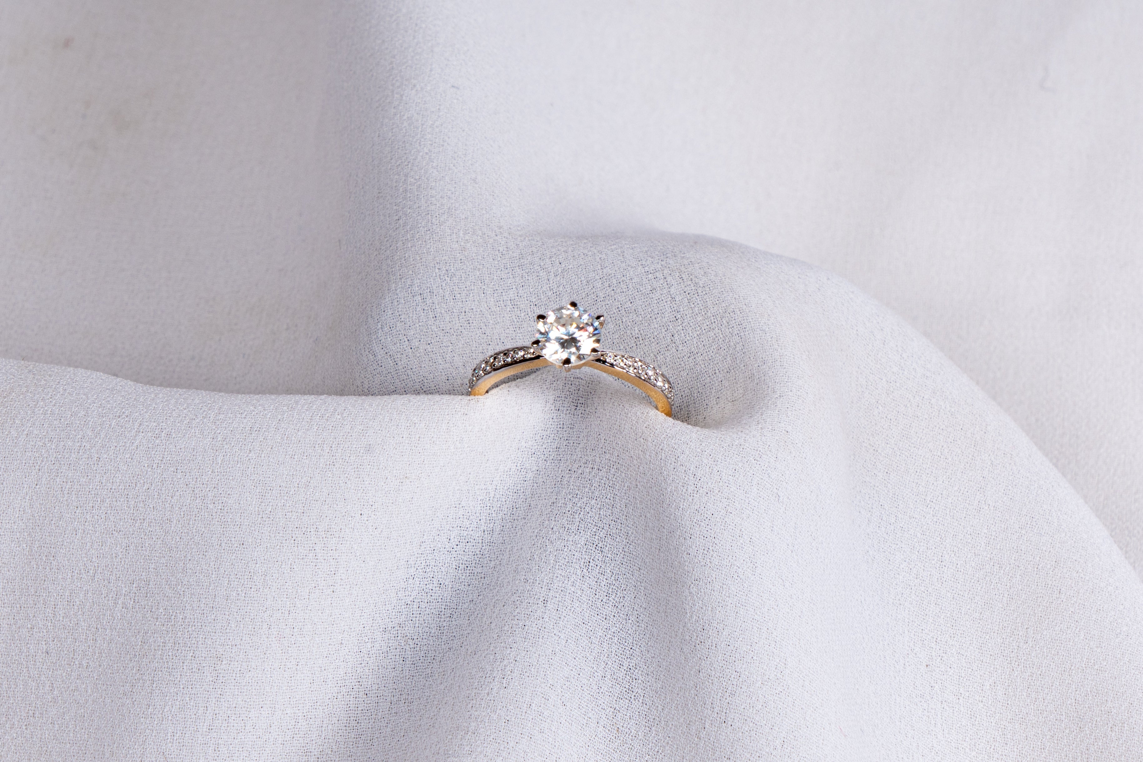Round Cut Solitaire Ring