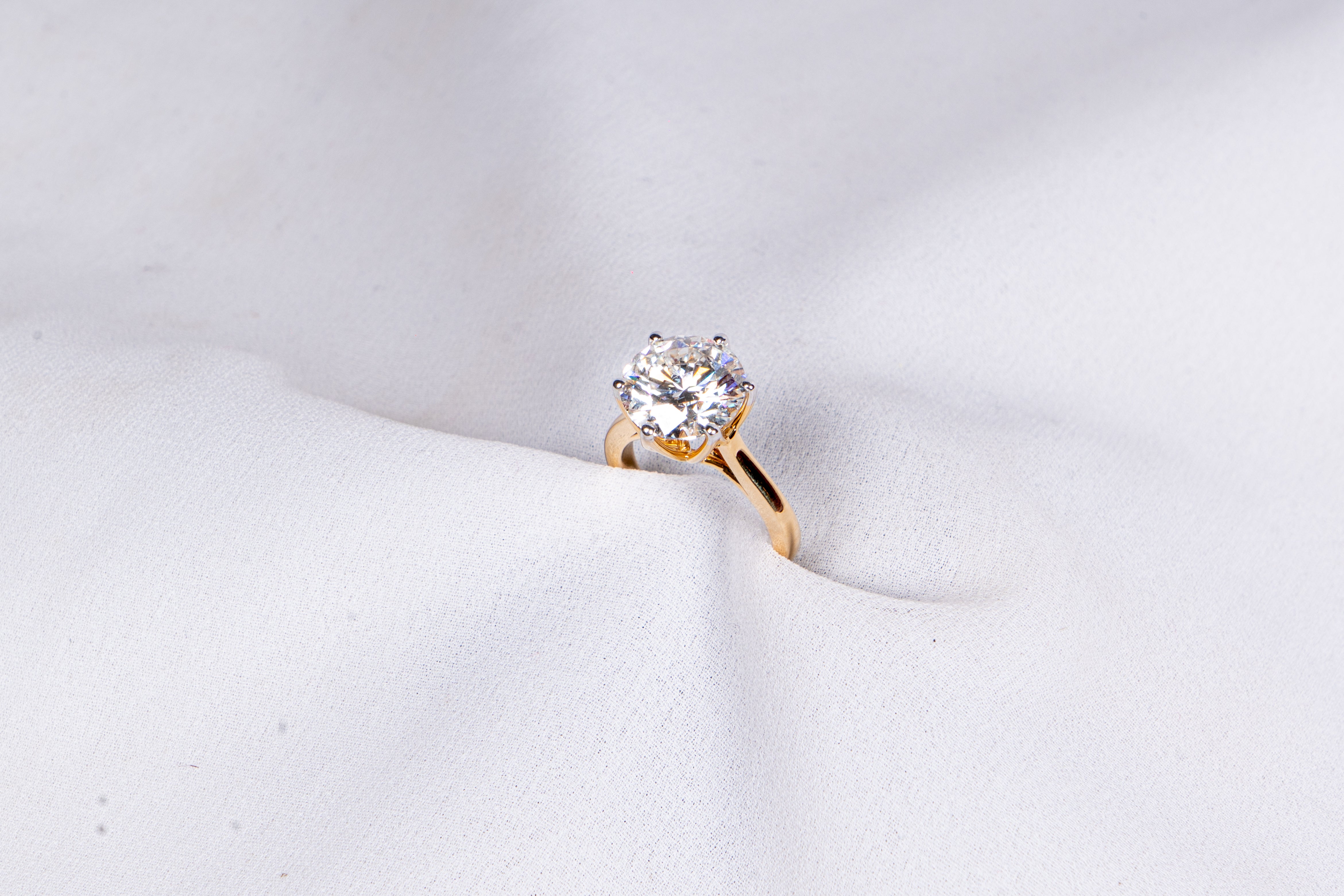 Elaris Crown Solitaire Ring