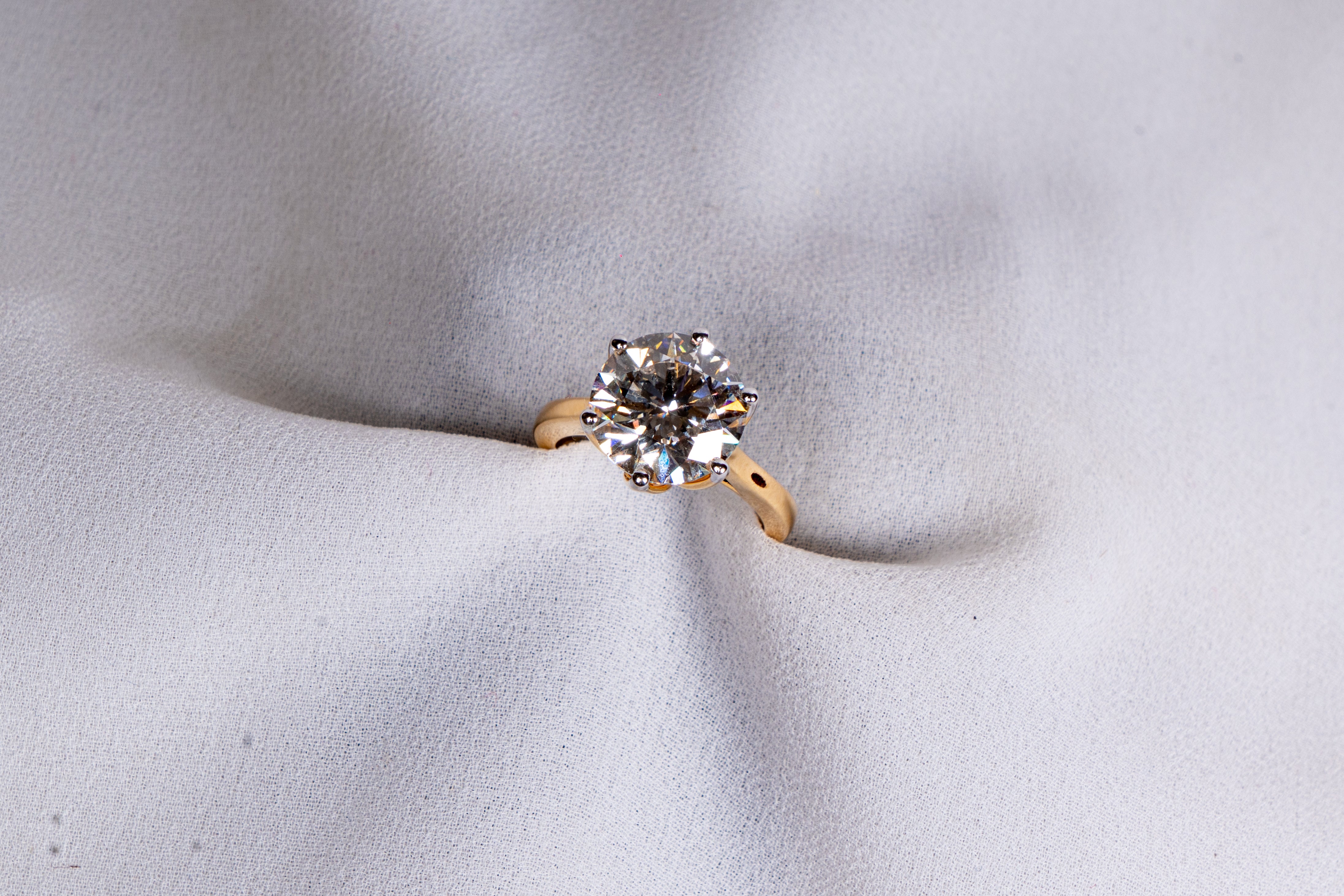 Elaris Crown Solitaire Ring