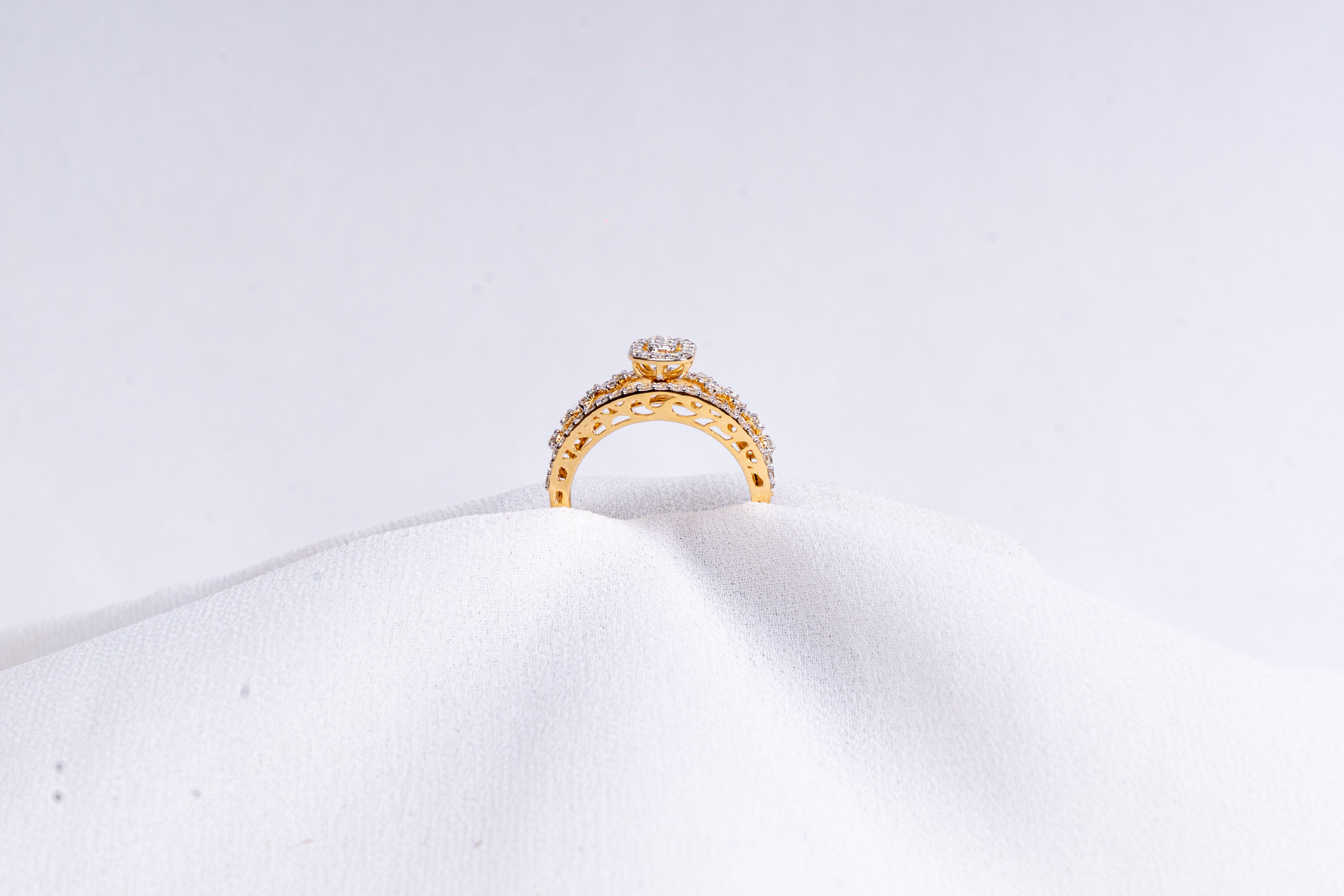 Elarisse Vintage Halo Ring