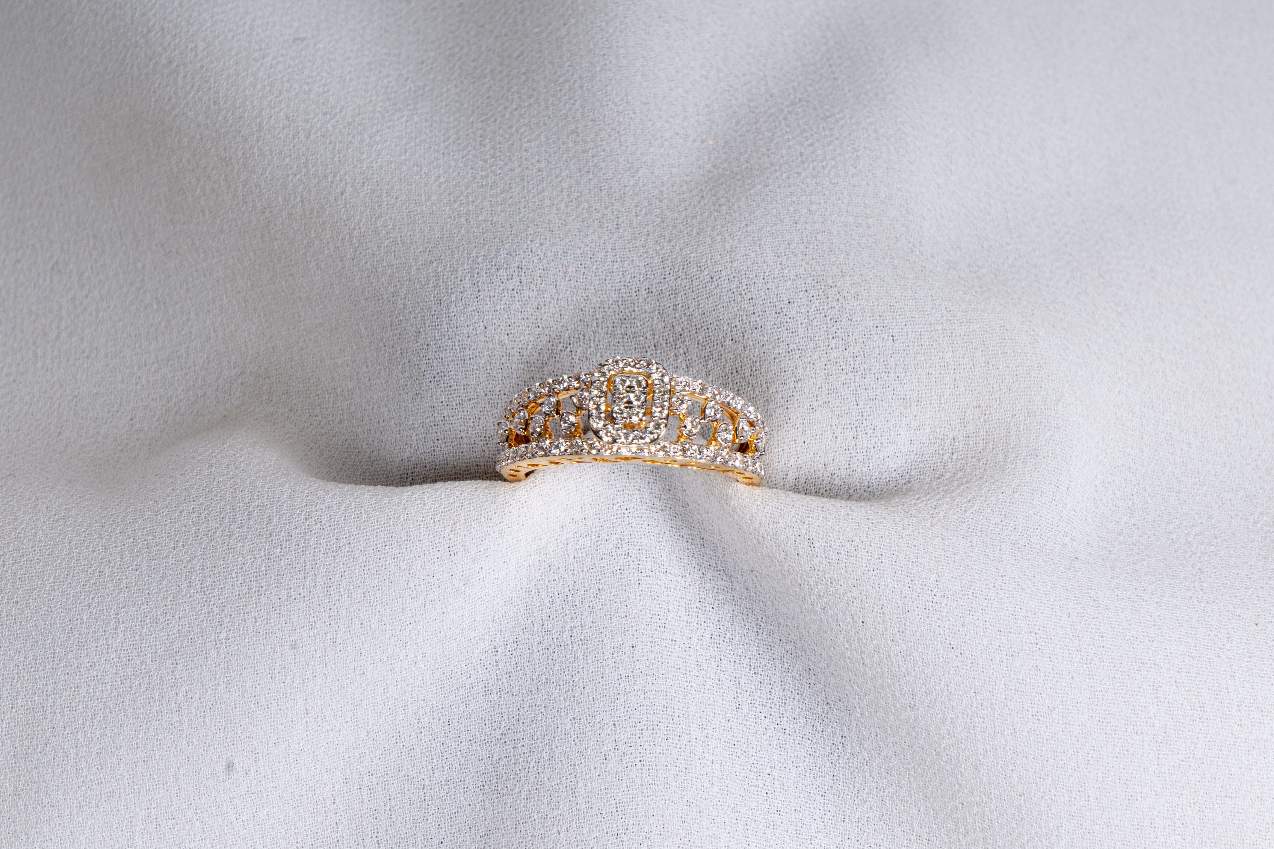 Elarisse Vintage Halo Ring