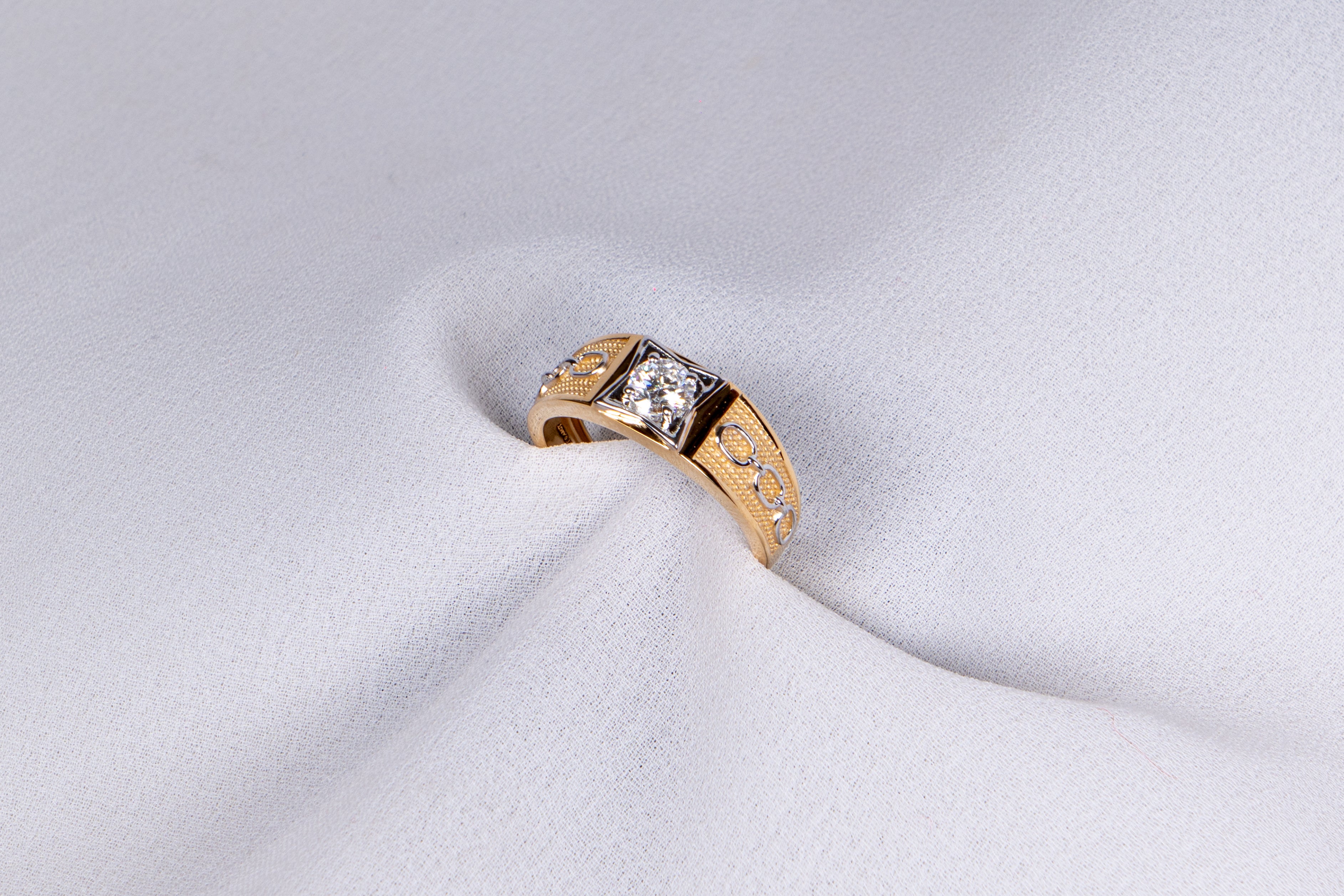 Sovereign Link Solitaire Ring