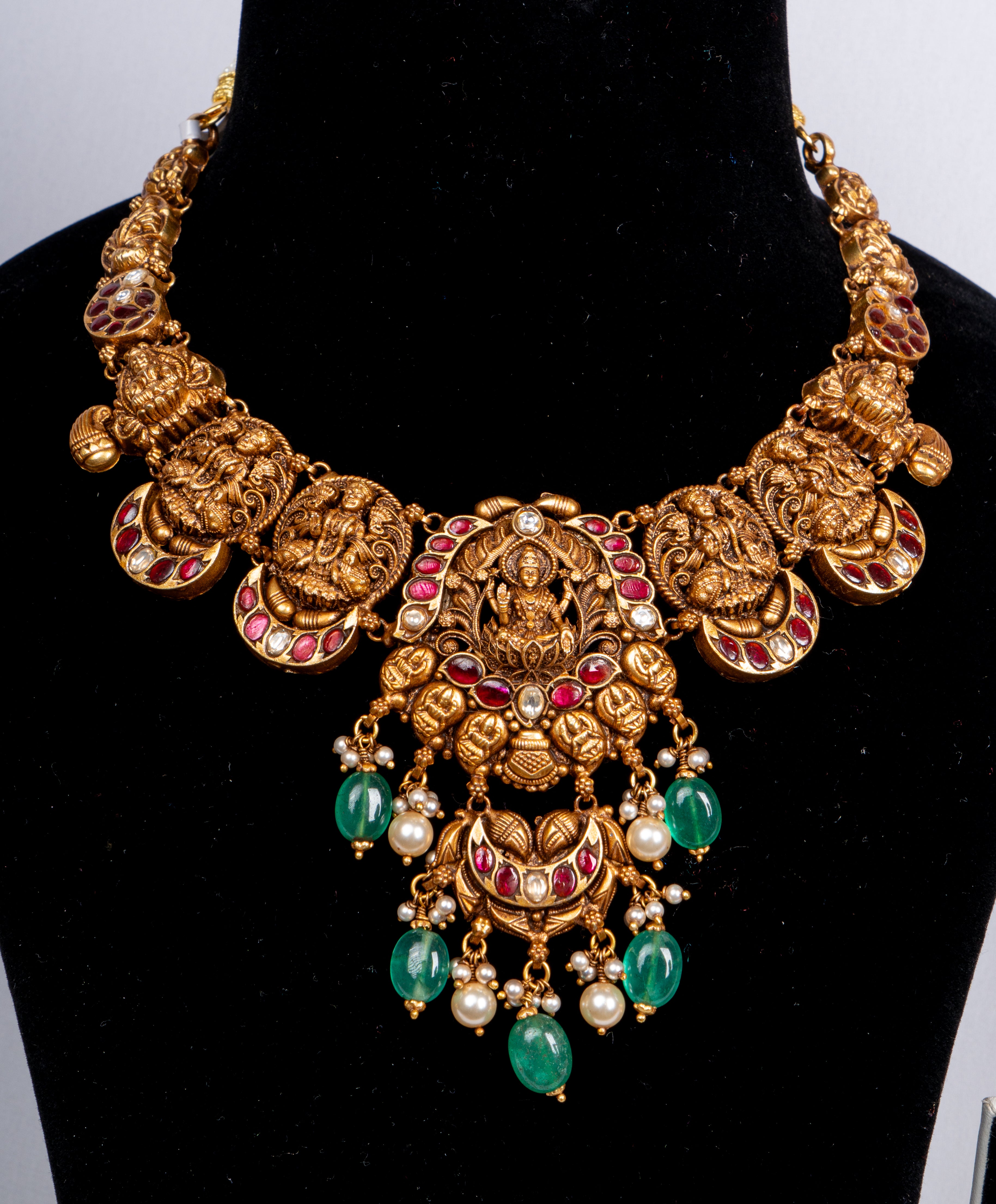 Aarunya Regal Heritage Choker