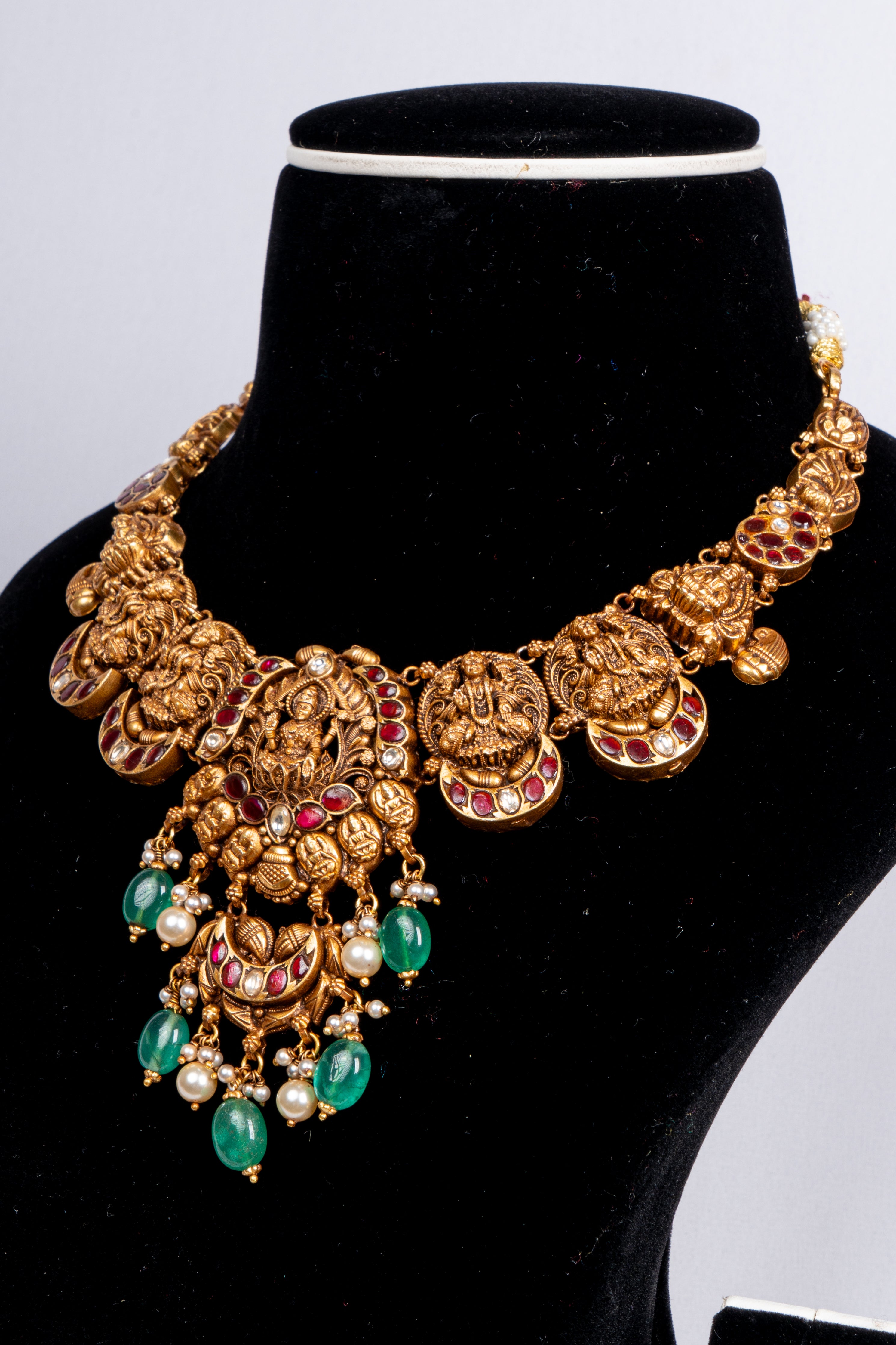 Aarunya Regal Heritage Choker